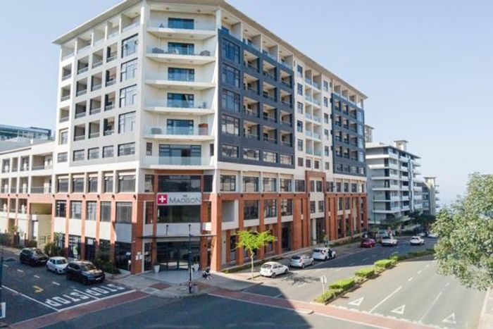Umhlanga Ridge Apartment To Rent: 3 beds, sea views, gym, pool access.