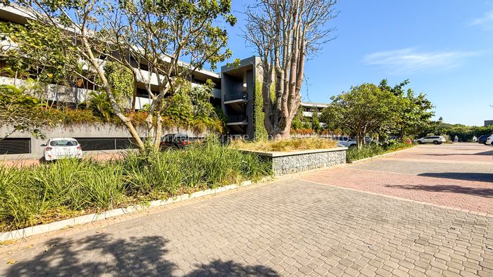 To Rent: Apartment in Elaleni Coastal Forest Estate with garden, garage, and air conditioning.
