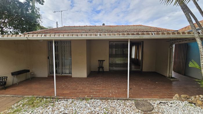 For Sale: Herrwood Park House with pool, 4 bedrooms, and secure parking.
