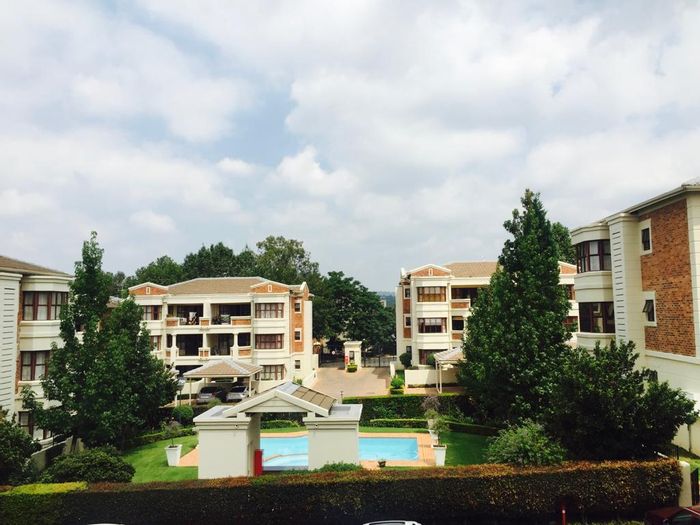 Bryanston Apartment For Sale: 2 beds, pool, 24-hour security, parking included.