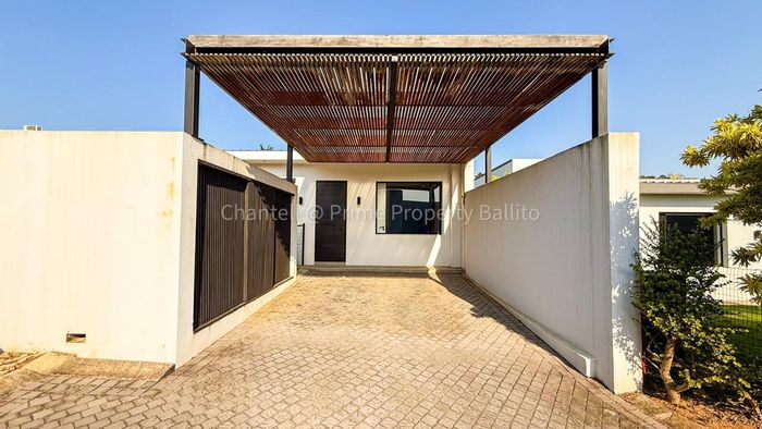 To Rent: Apartment in Elaleni Coastal Forest Estate, secure, pet-friendly, spacious living.