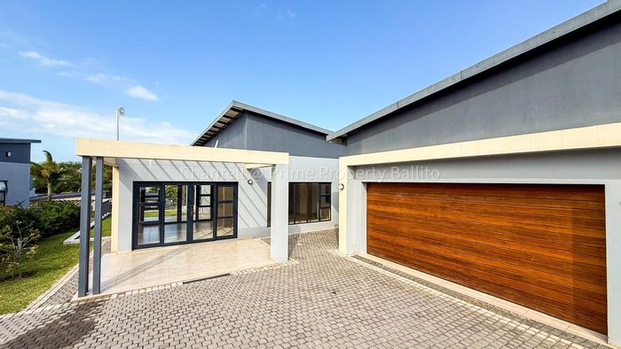 House To Rent in Palm Lakes Estate: 4 Bedrooms, Private Garden, Clubhouse & Pool.