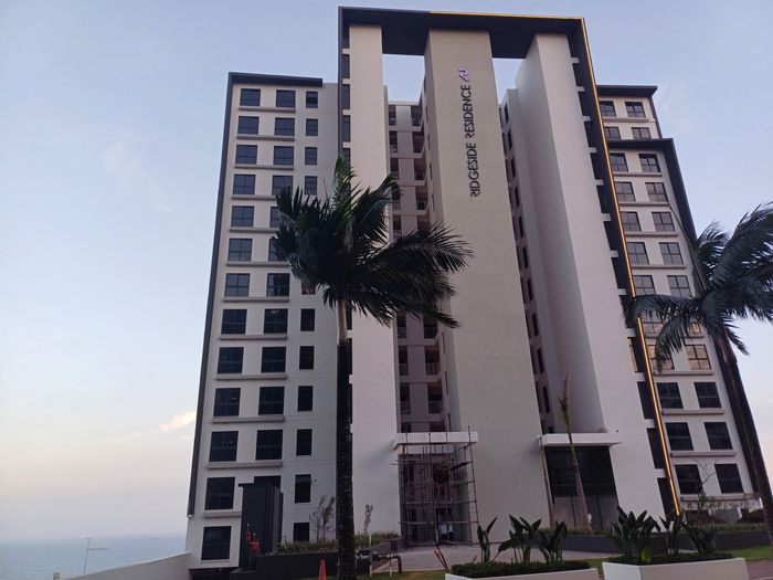 To Rent: 2-Bedroom Apartment in Umhlanga Ridge with Pool, Gym, and Security.