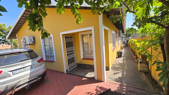 For Sale: House in Starwood, featuring 2 self-contained units, ample parking.