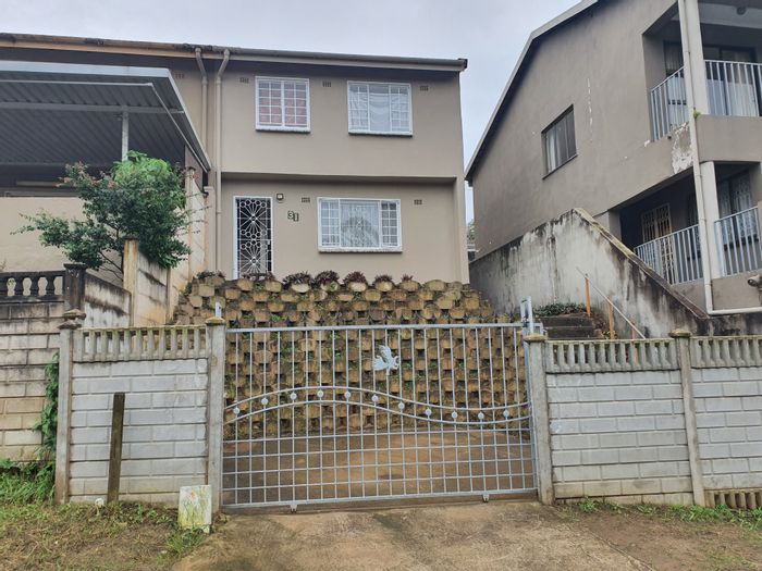 Spacious 3-bedroom house in Stanmore with security, prepaid utilities, and parking. To Rent.