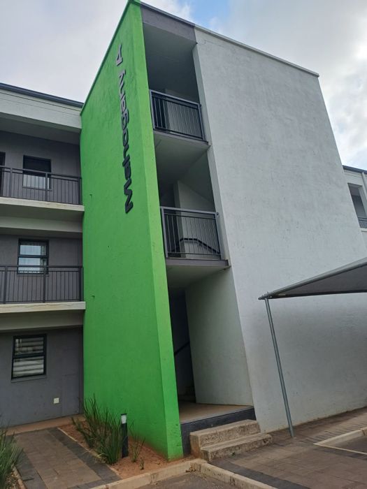 1-Bedroom Apartment To Rent in Ballito Central with Pool and 24-Hour Security.