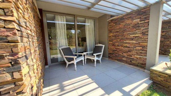 Sibaya Precinct Apartment For Sale: 2 beds, garden, pools, security, parking.