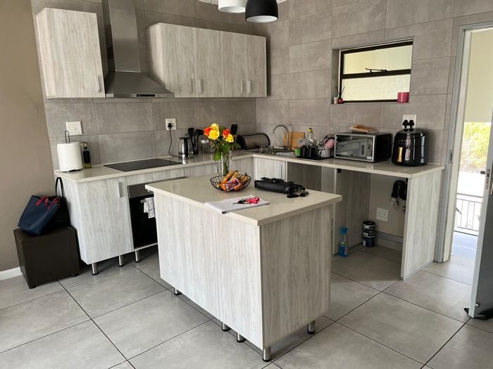 For Sale: 1-Bedroom Apartment in Fourways with Pool, Clubhouse, and Security.