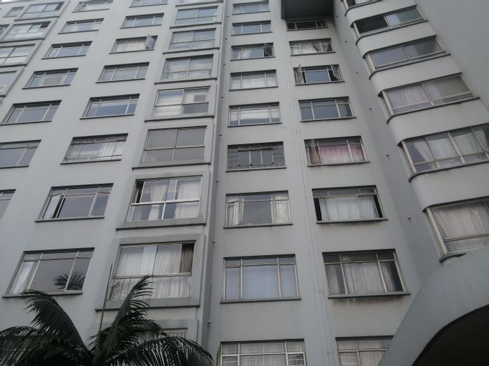 Spacious Esplanade apartment for sale: 3 bedrooms, balcony, secure parking, 24-hour security.