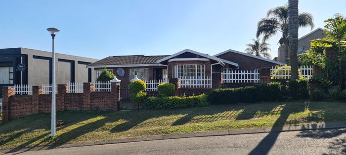 Allandale House For Sale: 3 Bedrooms, Triple Garage, Spacious Yard, Low Maintenance.