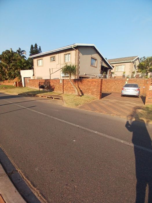 8-bedroom house in Bluff for sale, features pool, garden, and Airbnb potential.