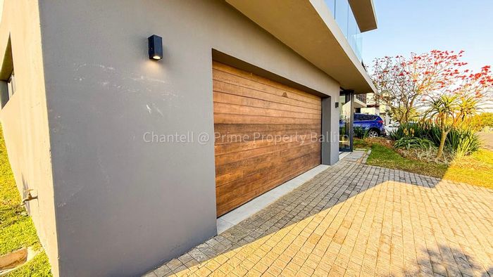 4-Bedroom Townhouse To Rent in Palm Lakes Estate with garden and double garage.