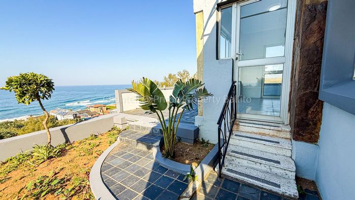 Beachside House For Sale in Tinley Manor with 4 Bedrooms and 3 Bathrooms.
