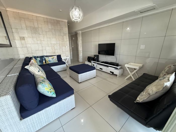 Umdloti Beach Apartment To Rent: 2 bedrooms, beach access, 24-hour security.