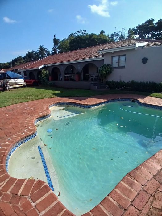 Bluff House For Sale: 3 beds, pool, cottage, double garage on 1100 m².