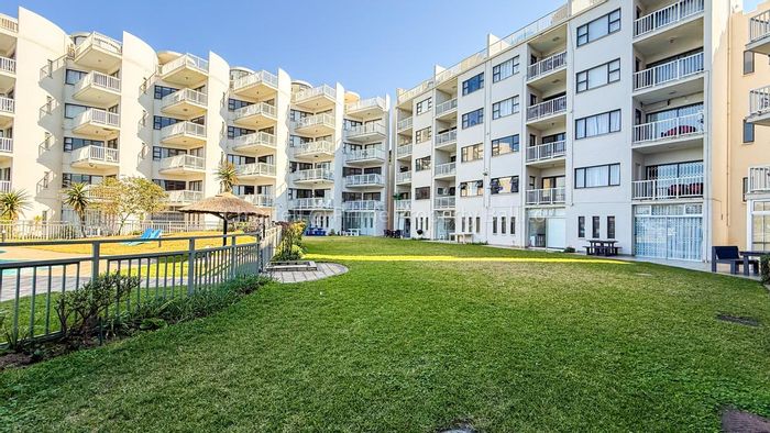 For Sale: Apartment in Newsel Beach with sea views, pool, and parking.