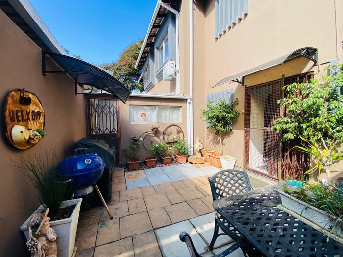 For Sale: 3-Bedroom Townhouse in Amanzimtoti with Air-Con, Garage, and Storage Room.