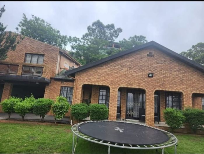 For Sale: House in Cordoba Gardens with 4 beds, 3 baths, and expansive yard.