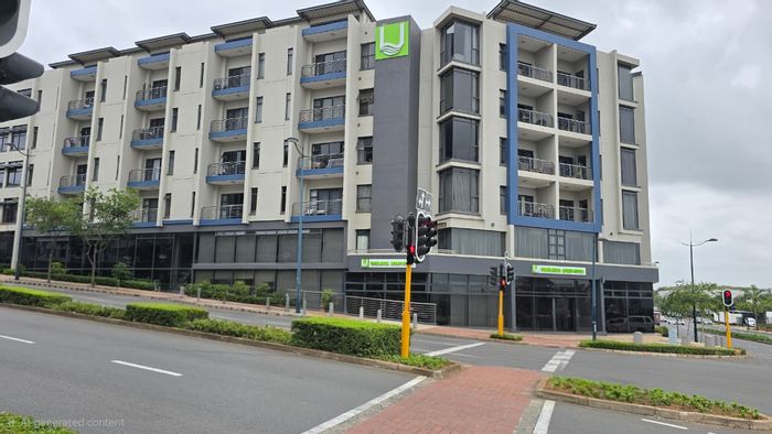 Umhlanga Ridge Apartment To Rent: 1 Bed, hotel amenities, secure living, balcony access.
