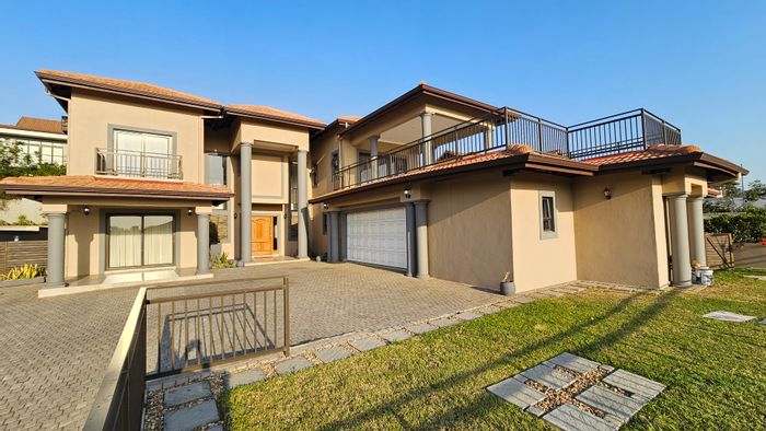 For Sale: House in Izinga Ridge with 4 bedrooms, gourmet kitchen, and security.