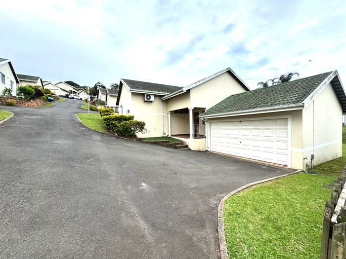 Broadlands House To Rent: 3 beds, secure complex, double garage, patio.