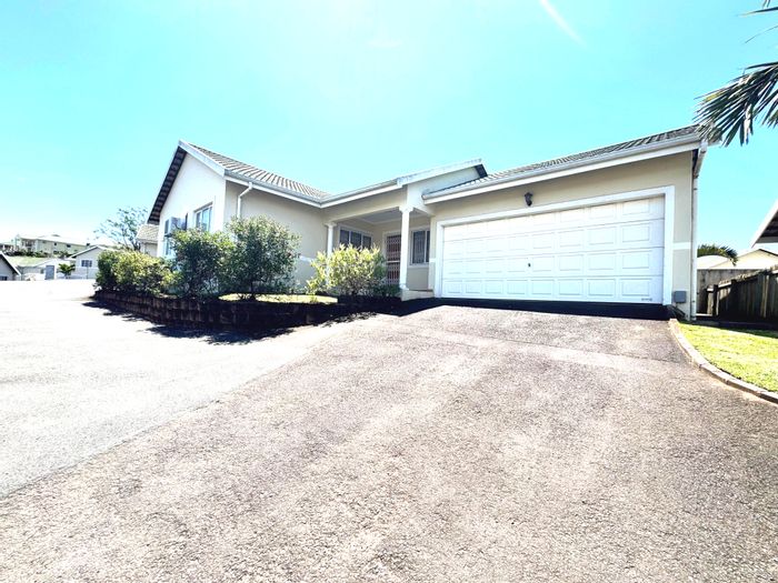 Broadlands House To Rent: 3 bedrooms, secure complex, air-conditioning, double garage.