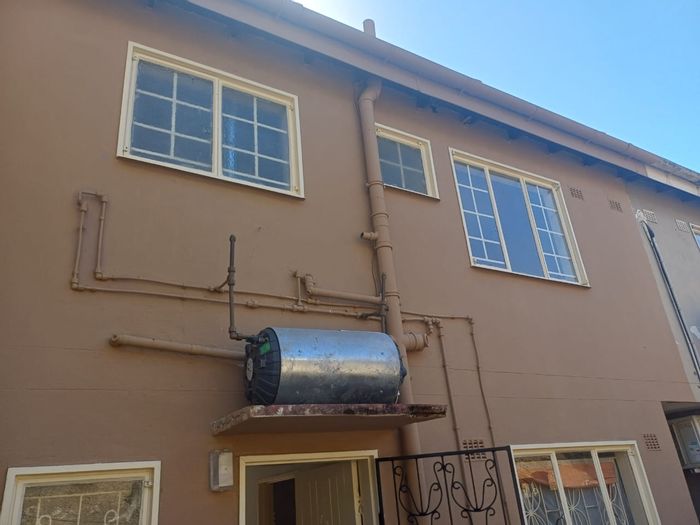 Rydalvale House For Sale: 3 bedrooms, spacious kitchen, close to amenities.