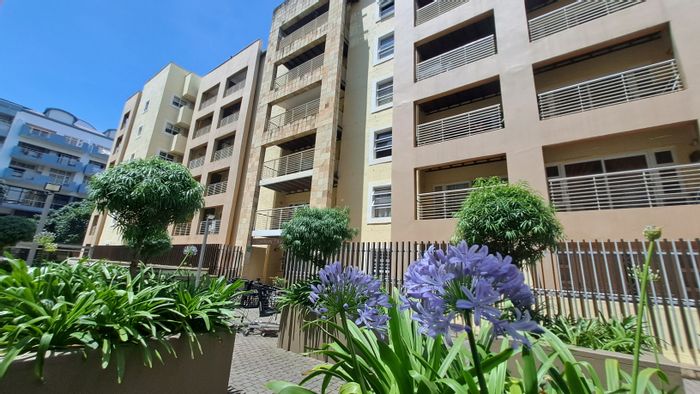 Umhlanga Ridge Apartment To Rent: 2-bed, 2-bath, wrap-around balcony, secure complex.