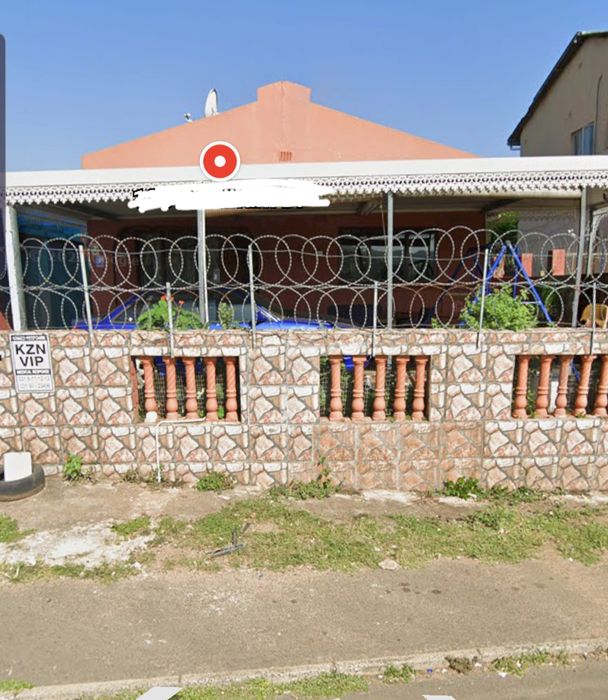 Brookdale House For Sale: 3 Bedrooms, garage, carport, ideal for business.