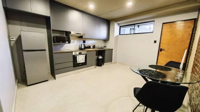 Umhlanga Ridge Apartment To Rent: 1 Bed, balcony, pool, secure parking, close to amenities.