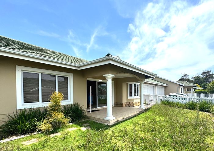 House To Rent in Mount Edgecombe Central: 3 beds, secure complex, private garden.