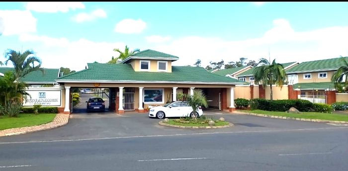 House To Rent in Mount Edgecombe Central: 3 beds, private garden, 24-hour security.