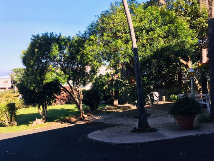 Amanzimtoti House For Sale: 3 Bedrooms, sea views, secure parking, family-friendly location.