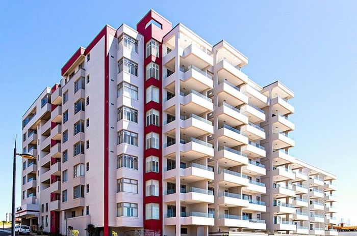 For Sale: 2-Bedroom Apartment in Umhlanga Ridge with Sea View and Security.