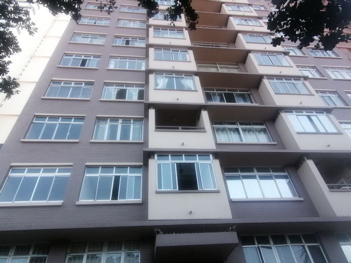 North Beach Apartment To Rent: 1 bed, secure complex, near beach and amenities.