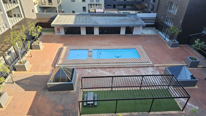 Penthouse To Rent in Umhlanga Ridge: 3 beds, pool, gym, 24-hour security.