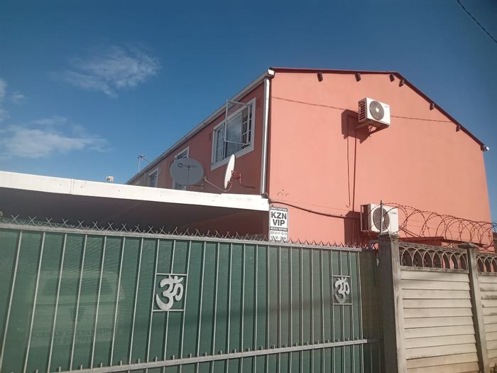 Three-bedroom house in Whetstone with spacious yard and parking for four vehicles.