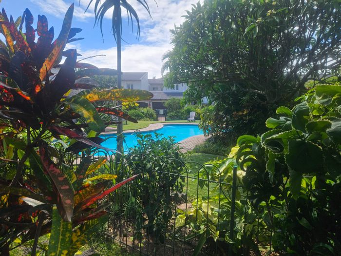 Umhlanga Central Apartment To Rent: 4 beds, beachfront, pool, double garage.