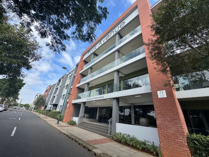 Umhlanga Central Apartment To Rent: 2 beds, pool, gym, secure parking.