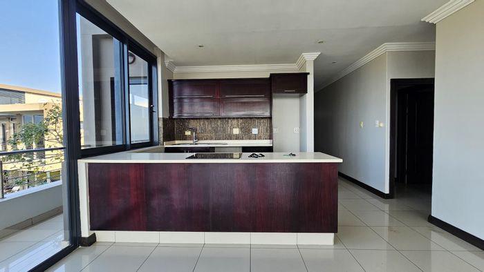 Umhlanga Central Apartment To Rent: 3 beds, 3 baths, secure estate, ocean views.