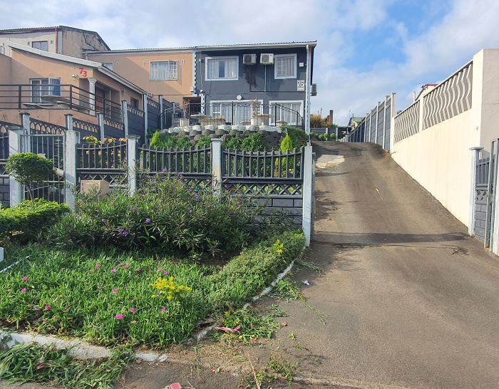 Whetstone House For Sale: 3 beds, air conditioning, braai area, CCTV security.