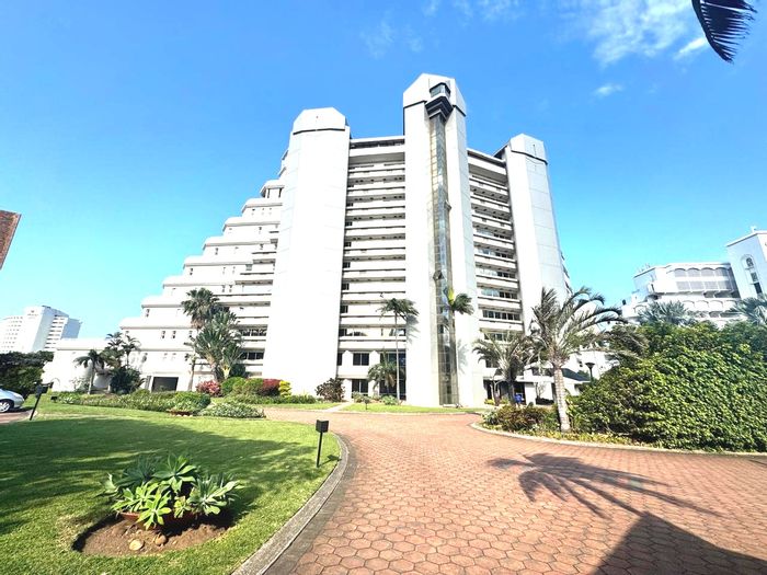 Umhlanga Ridge Apartment To Rent: 3 bedrooms, pool, gym, sea views, furnished.