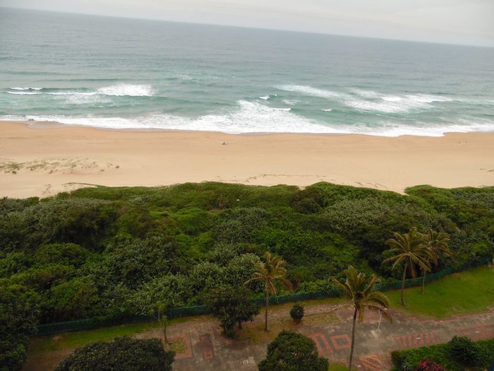 2-Bed, 2-Bath Apartment To Rent in Amanzimtoti with Sea View and Amenities.