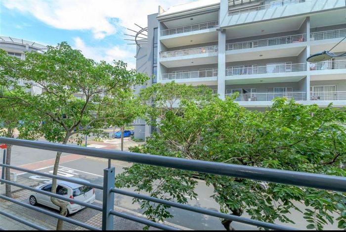 One-bedroom apartment with balcony and parking in Umhlanga Ridge, To Rent.