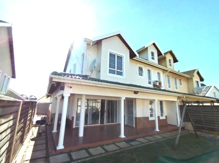 For Sale: Townhouse in Mount Edgecombe Central with 3 ensuites, double garage, estate security.