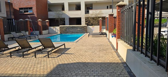 To Rent: 2-Bedroom Apartment in New Town Centre with Pool, Gym, and Balcony.
