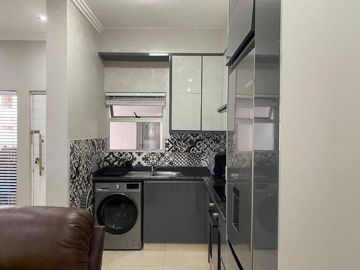 Umhlanga Ridge Apartment To Rent: 1 bed, pool access, secure complex, balcony.