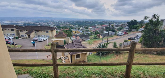 For Sale: 3-bedroom apartment in Southgate with balcony, parking, and secure access.