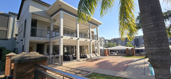Umhlanga Ridge Apartment To Rent: 2 Bed, Pool, Gym, WiFi & DStv Included.