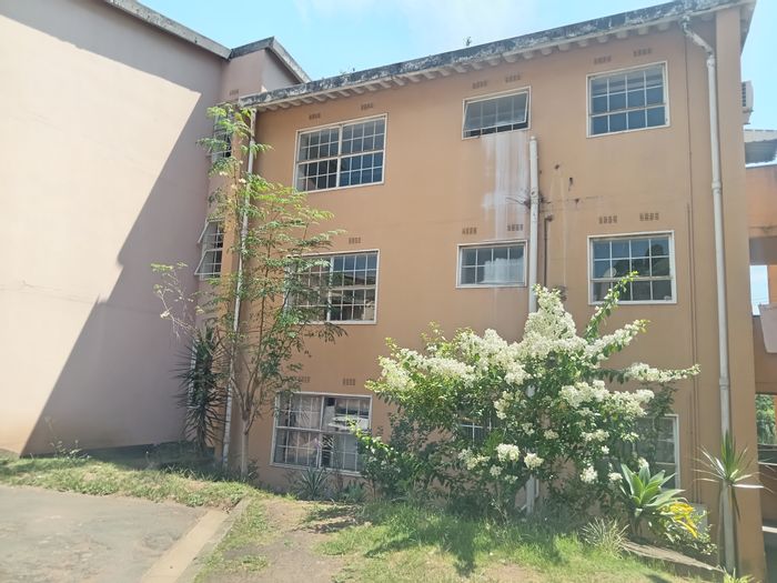 For Sale: Oaklands Flat with 3 Bedrooms, Parking, and Rental Income Potential
